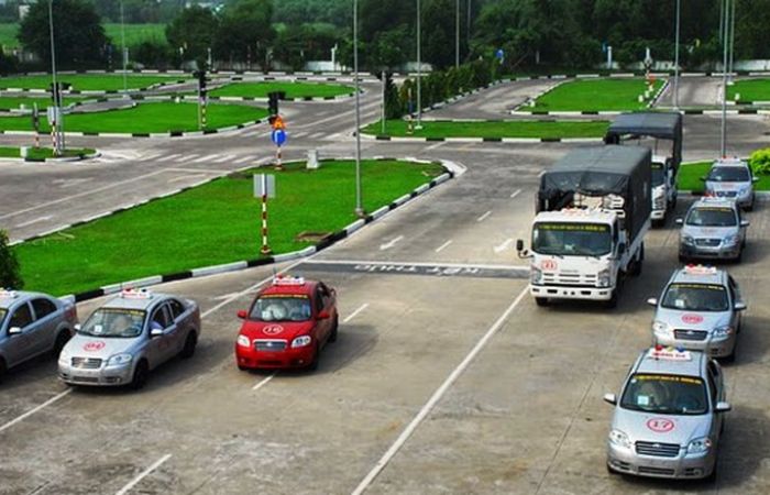 Các khóa học bằng lái xe ô tô quận 8