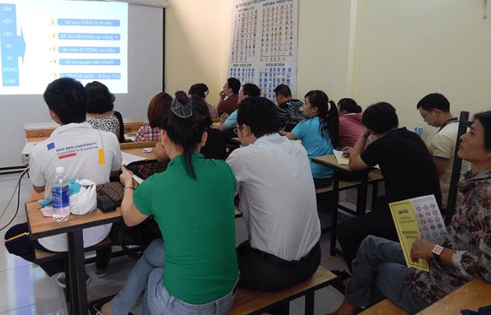 Học lý thuyết lái xe ô tô
